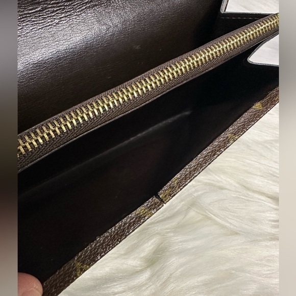 LOUIS VUITTON long zip wallet in monogram - Picture 12 of 17